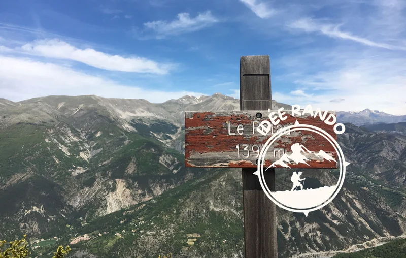 Randonnée Pelau (1397 m) · Saint-Benoît