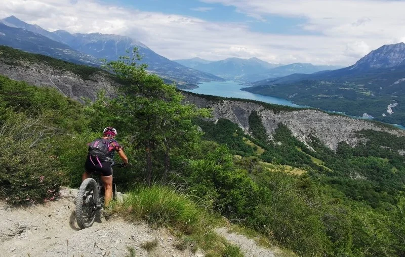 VTT Tour du lac de Serre-Ponçon à VTTAE en 4 jours