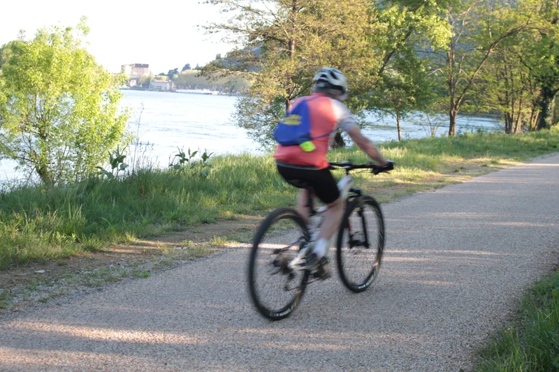 Vélo de route Via Rhôna : de Sarras à Pont de l'Isère · Sarras