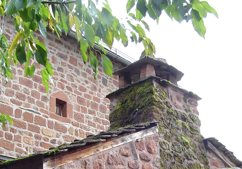 Randonnée Les grès rouges (variante courte par le Viala) · Banassac-Canilhac