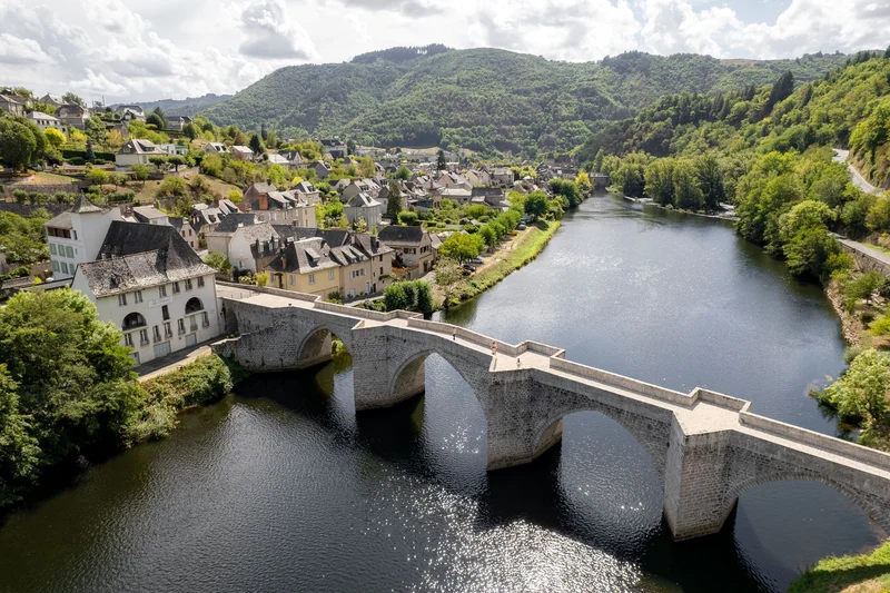 Randonnée GR®465 des Monts du Cantal à la Vallée du Lot (de Mur-de-Barrez à Conques)