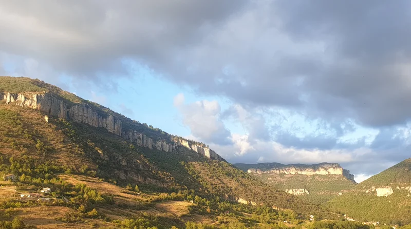 Randonnée De la gare de Millau aux Gorges de la Dourbie · Millau