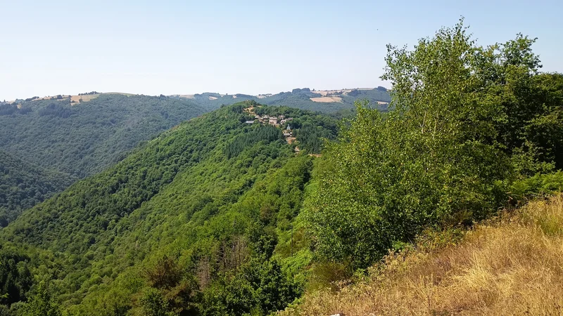 Randonnée Le village de Crestes · Le Fel