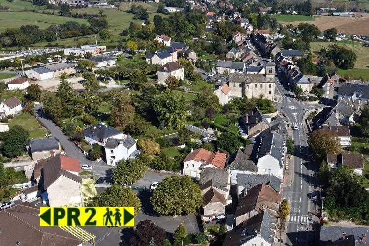 Randonnée La route des crêtes (PR 2) · La Vayssière