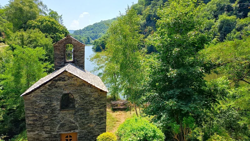Randonnée Les chapelles et le vignoble · Estaing