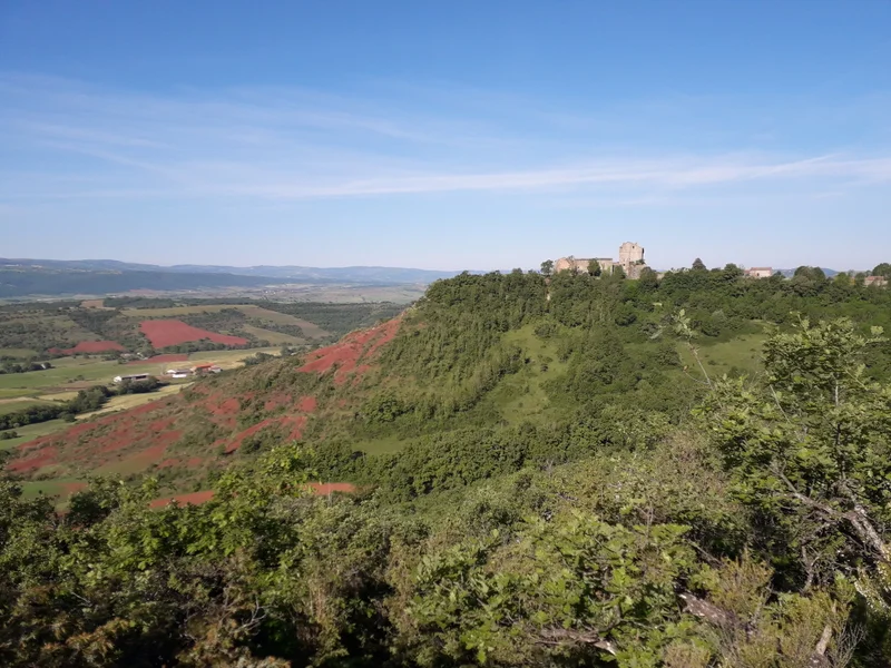 Randonnée De Sylvanès au Château de Montaigut · Sylvanès