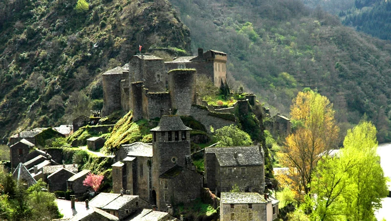 Randonnée Sentier de St-Cyrice à St-Martin · Brousse-le-Château