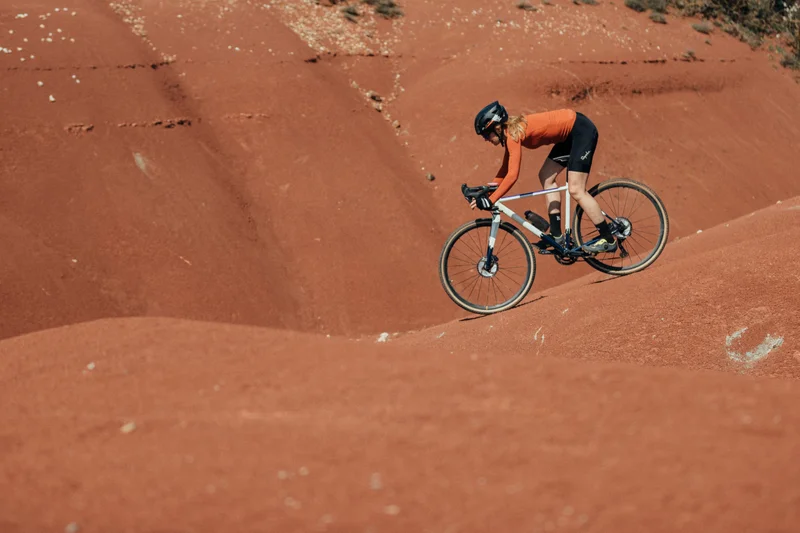 Vélo de route Gravel N°21 - La traversée des terres rouges