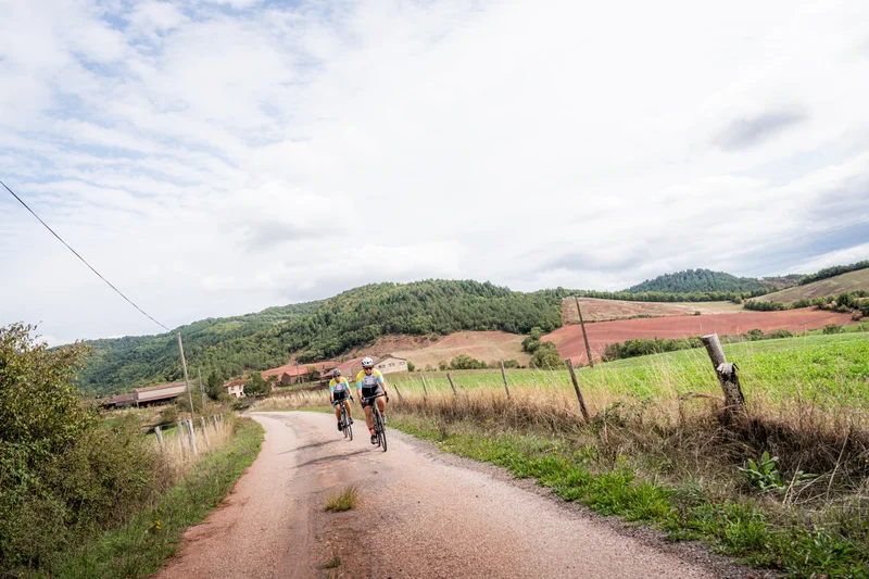 Vélo de route A travers le Rougier