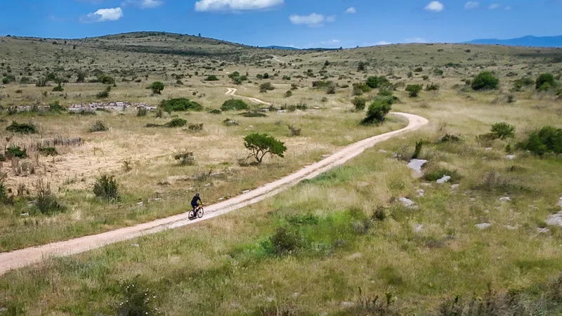 Vélo de route Gravel N°27 - Rando sur le Causse du Larzac