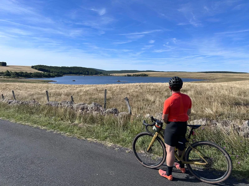 Vélo de route Les Monts d'Aubrac en Gravel