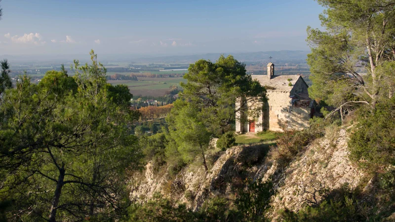 Randonnée SAINT-ÉTIENNE-DU-GRÈS - De la cabane du Garde à Notre-Dame du Château