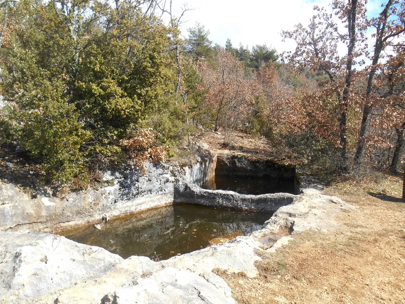 Randonnée SAINT-SATURNIN-LÈS-APT - Sur le sentier des Aiguiers