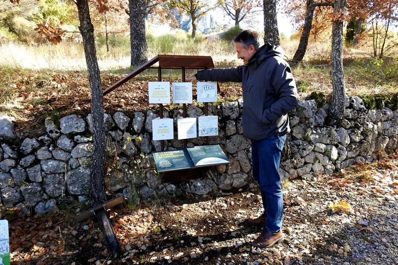 Randonnée MOUSTIERS-SAINTE-MARIE - Le sentier découverte de Valx · Moustiers-Sainte-Marie