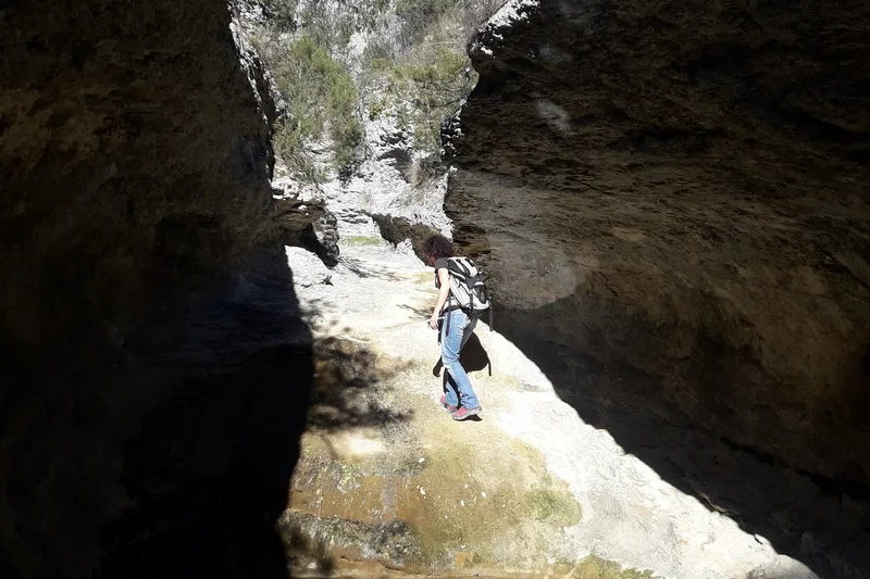 Randonnée GORDES - MURS - Véroncle, par ses entrailles !