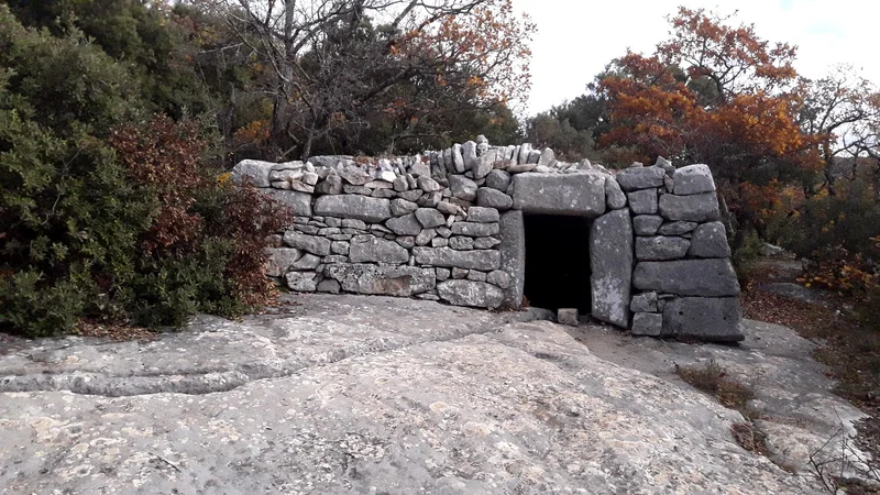 Randonnée SAINT-SATURNIN-LÈS-APT - Sentier des Aiguiers