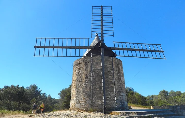 Randonnée FONTVIEILLE - Le sentier des Moulins de Daudet