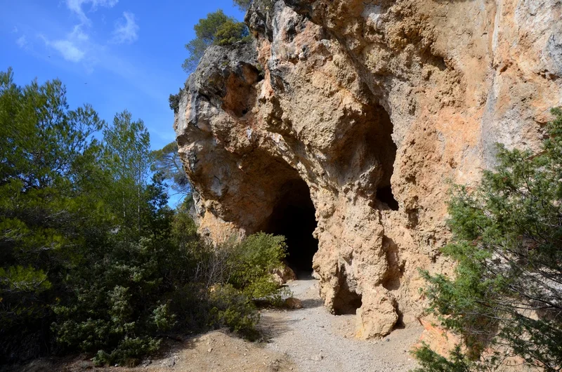 Randonnée AUPS - Le sentier des grottes · Aups