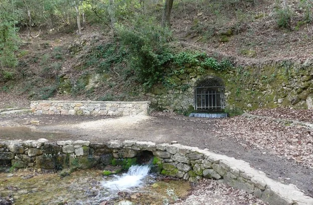 Randonnée SAINT-ZACHARIE - La forêt du Défens par la piste de l'eau