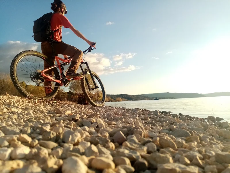 VTT MOUSTIERS-SAINTE-MARIE - Jusqu’aux plages du lac de Sainte-Croix à VTT