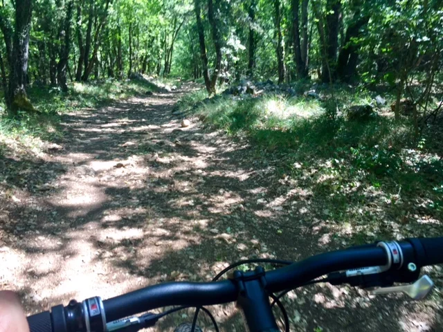VTT ST-CEZAIRE-SUR-SIAGNE - Le Puits d'Amon à VTT