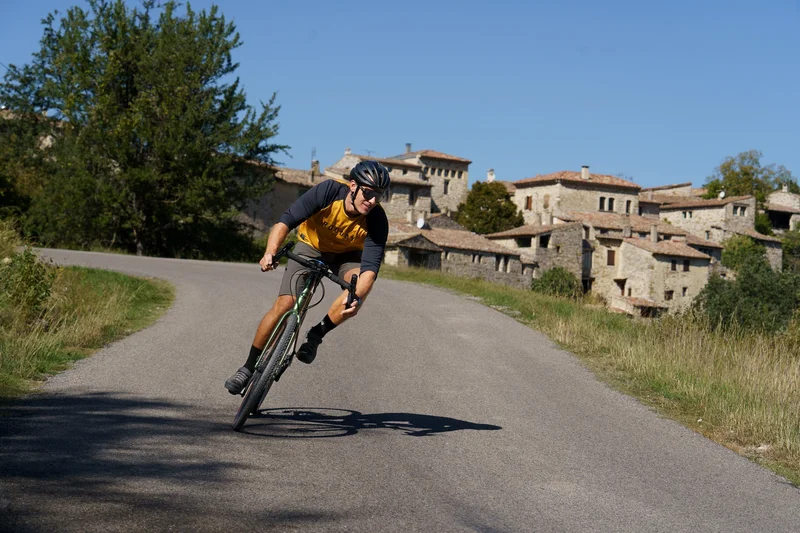 Vélo de route REVEST-DES-BROUSSES - À vélo entre les sources du Largue et du Calavon
