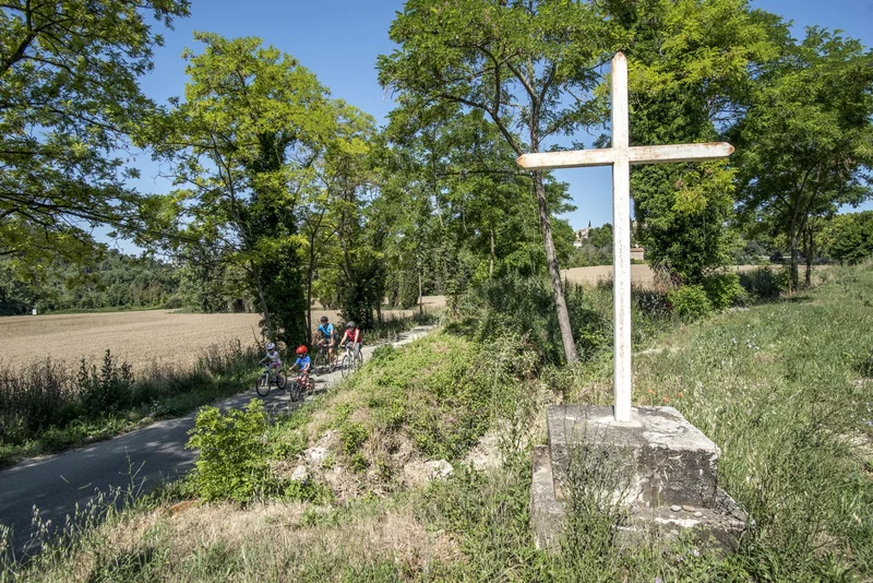Vélo de route LA TOUR D'AIGUES - À vélo, dans la roue des Vaudois