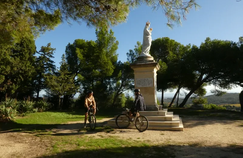 Vélo de route Boucle cyclo-découverte Patrimoine et Aviation · Pujaut