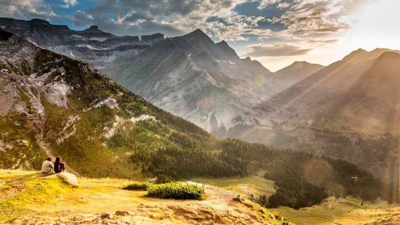 Randonnée Boucle Cirque de Gavarnie - Piméné en 2 jours — Gavarnie