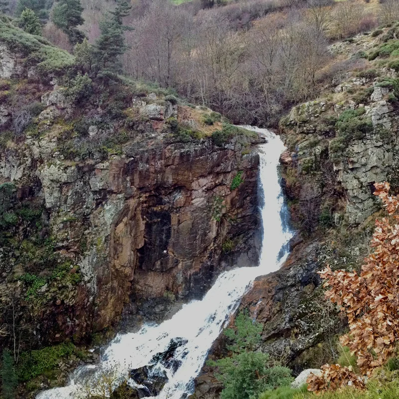 Randonnée PR697 La balade de la cascade de Louade — Chadron
