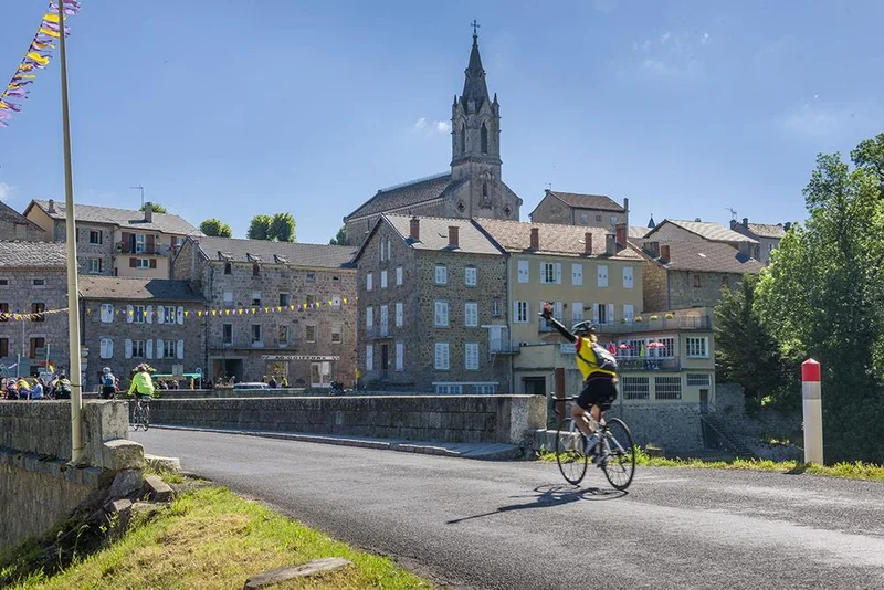 Vélo de route 36 - Panoramas, sucs et forêts — Tence