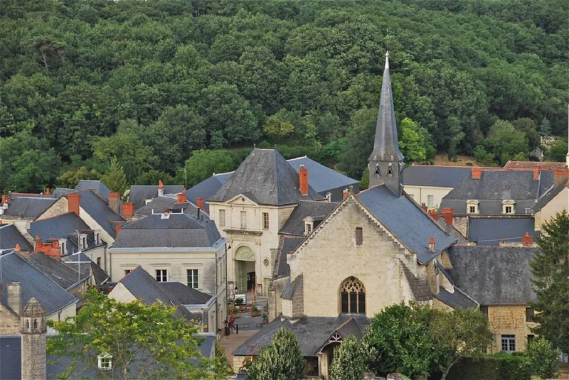 Randonnée Circuit de randonnée : Forêt et architecture — Fontevraud-l'Abbaye