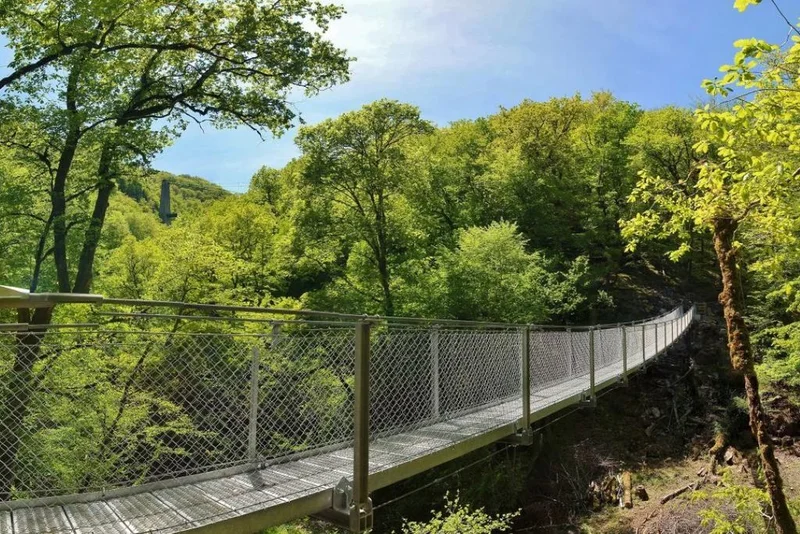 Randonnée La passerelle suspendue (SPORTIF) – Viaduc des Rochers Noirs — Lapleau