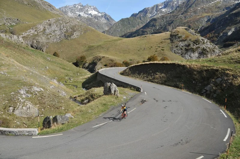 Vélo de route Le col du Pourtalet en VAE — Laruns
