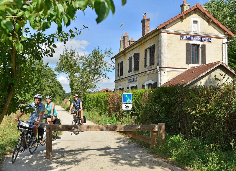 Vélo de route Autour de la Véloscénie - Dites-le avec des fleurs à Boissy Maugis — Cour-Maugis sur Huisne