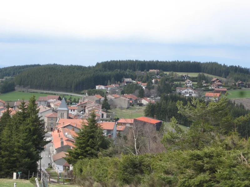Randonnée Les ruines du Château du Thoil - Le Bessat n°4 · Le Bessat
