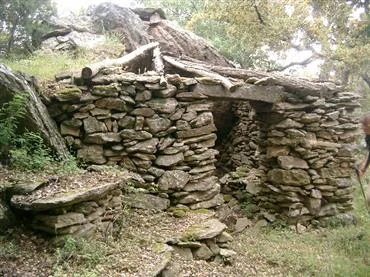 Randonnée Laroque - Roc del Migdia - Dolmen de la Balma del Moro par les Cabanes de Mataporcs — Laroque-des-Albères