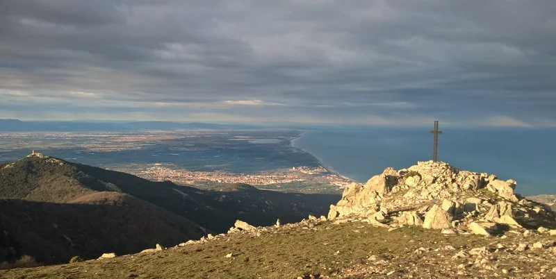 Randonnée Du Château de Valmy à Banyuls par le Pic Sallfort et le sentier Walter Benjamin — Argelès-sur-Mer