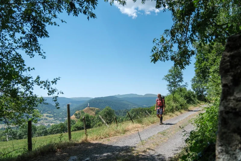 Randonnée De Chalinargues à Murat par la Via Arverna (étape 2 de l'itinérance Découverte intime du Cézallier) — Chalinargues