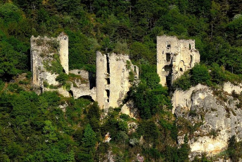 Randonnée Les ruines du château féodal · Rochechinard