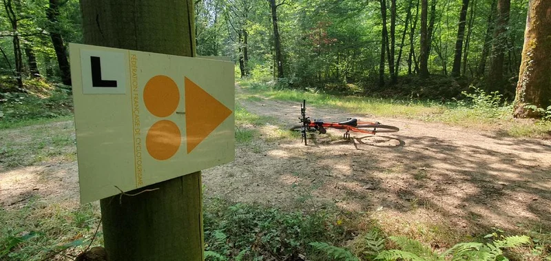 VTT Liaison VTT (L) Liaison St Etienne du Bois base de loisirs de la Grange du Pin — Saint-Étienne-du-Bois