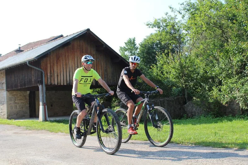 VTT Parcours VTT 53 rouge - Les Cadettes de la Ragiaz - Espace FFC Ain Forestière — Plateau d'Hauteville