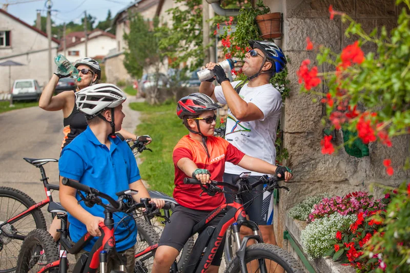 VTT Parcours VTT 27 vert - Tour de la Praille - Espace FFC Ain Forestière — Giron
