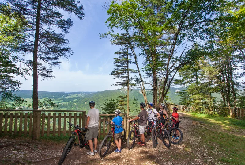 VTT Parcours VTT 28 bleu - Tour des Belvédères - Espace FFC Ain Forestière — Giron