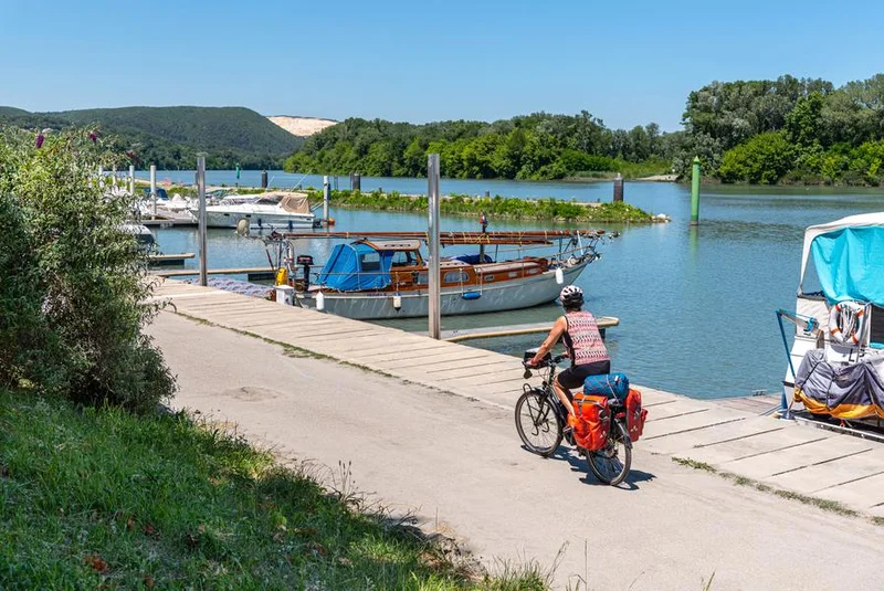 Vélo de route ViaRhôna à vélo - Étape 16 - Viviers / Bourg-St-Andéol > Pont-St-Esprit — Châteauneuf-du-Rhône