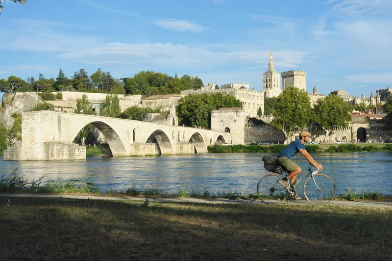 Vélo de route ViaRhôna à vélo - Étape 19 - Avignon > Beaucaire · Villeneuve-lès-Avignon