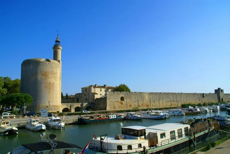 Vélo de route ViaRhôna à vélo - Étape 22 - Aigues-Mortes > Palavas-les-Flots · Aigues-Mortes