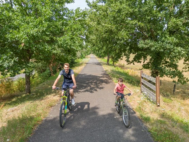Vélo de route VTC 10 : Sur les pas des mineurs — Ydes