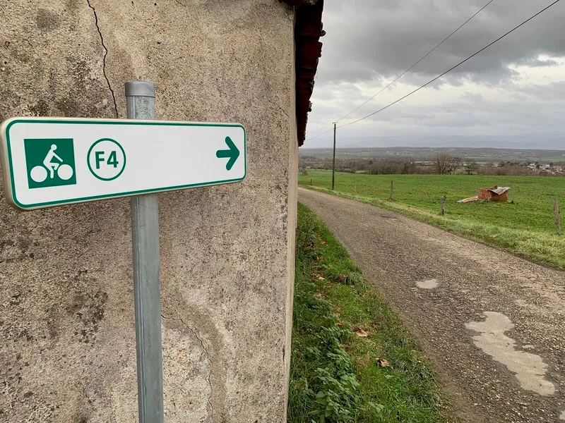 Vélo de route Boucle cyclable F4 : balade des deux villages à vélo : Pouilly-lès-Feurs / Néronde · Pouilly-lès-Feurs