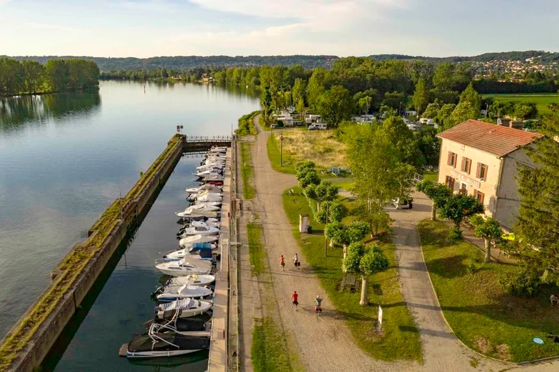 Vélo de route La Voie Bleue, Moselle-Saône à vélo ® - De Tournus à Lyon au bord de l'eau en 3 jours — Tournus